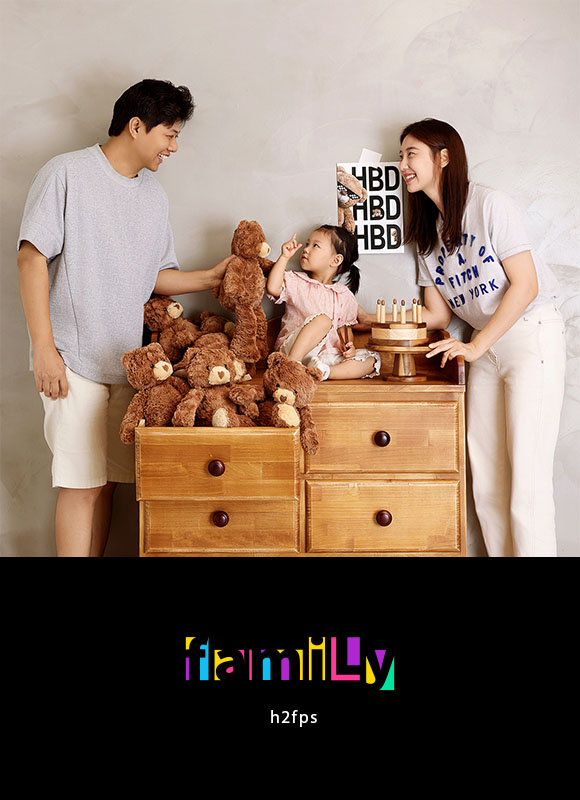가족사진 · family 글자 카드 속 아기 생일 가족사진 · 이층사진관