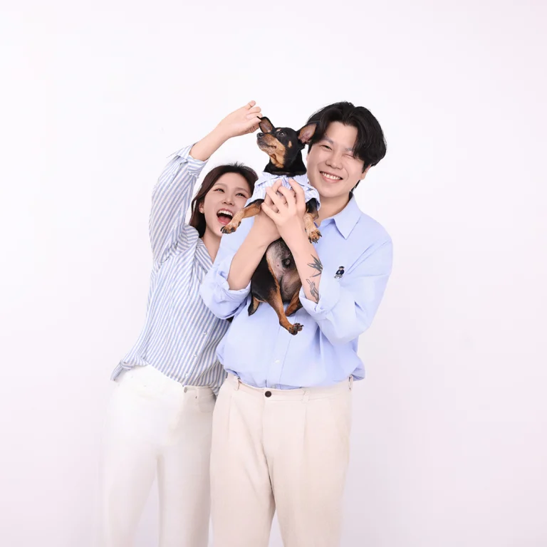 개족사진 · 미니핀 귀를 세워 보는 커플 · 이층사진관