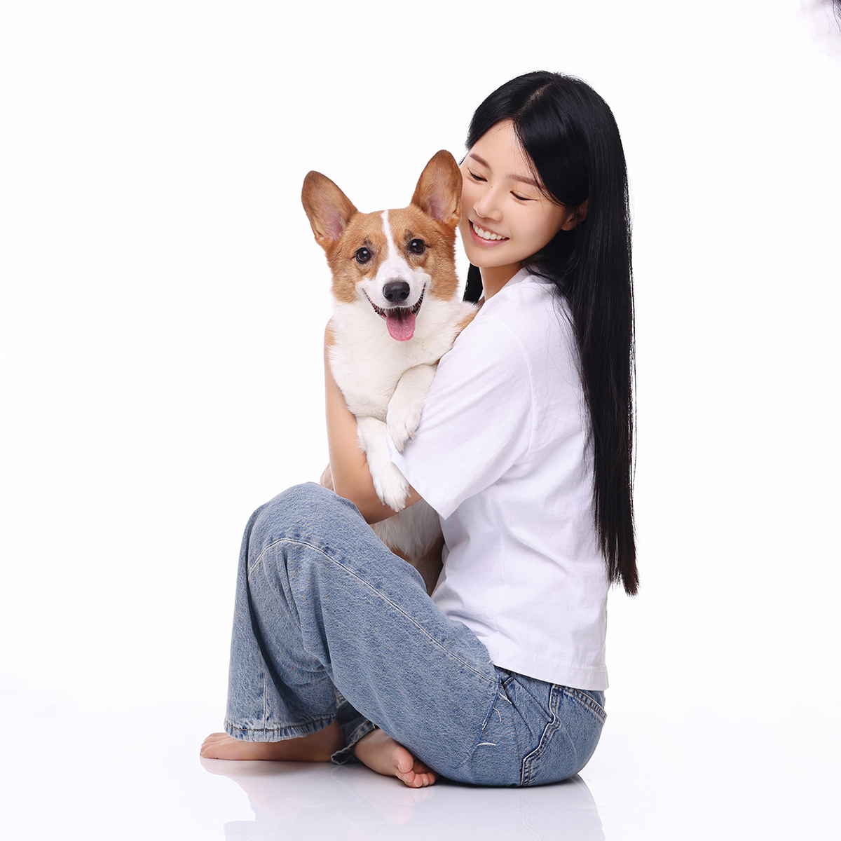 둘이함개 · 웰시코기를 안고 웃는 여성 · 이층사진관