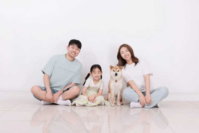서울 강아지 가족사진 준비 가이드: 옷 맞추기보다 먼저 챙길 것들 개족사진 추천 스튜디오 이층사진관