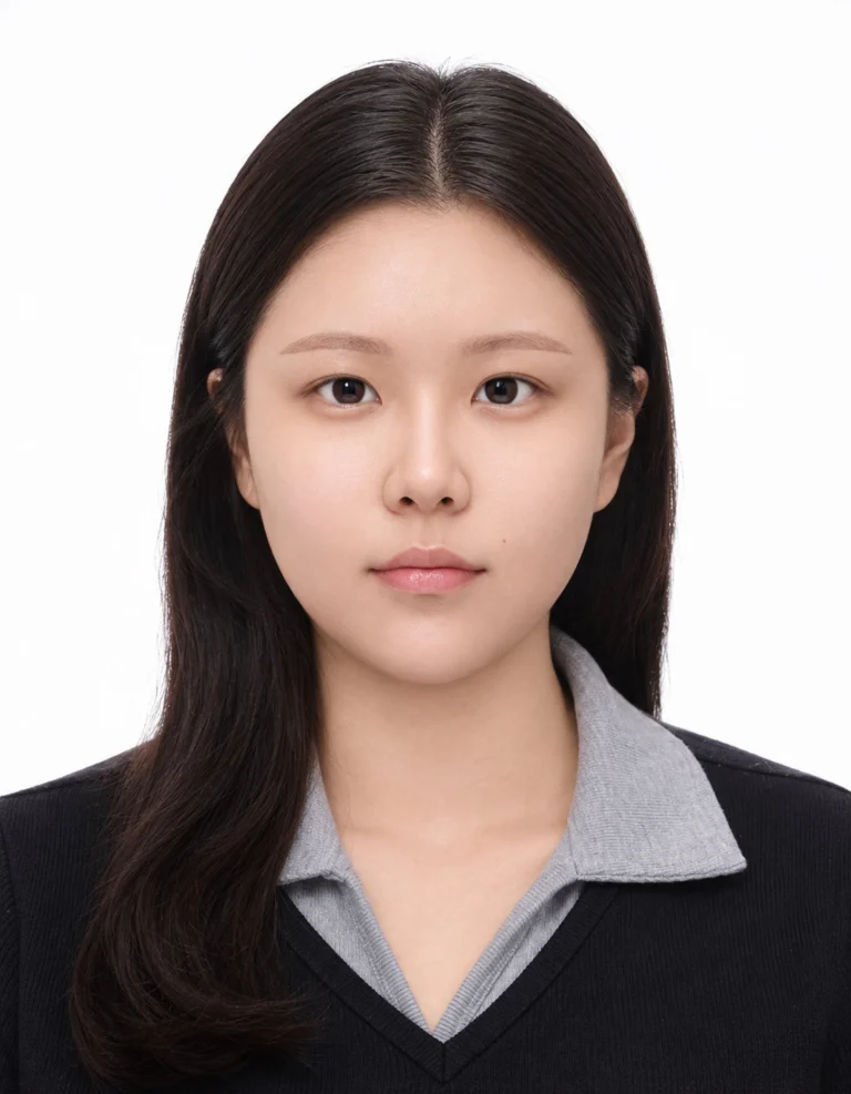 증명사진 · 긴 머리에 회색 카라 상의를 입은 모습 · 이층사진관