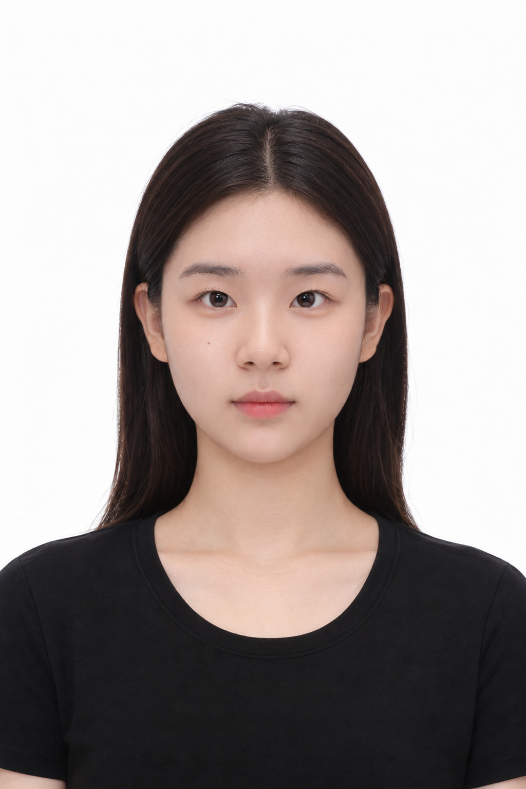 증명사진 · 긴 생머리에 검정 티셔츠를 입은 모습 · 이층사진관