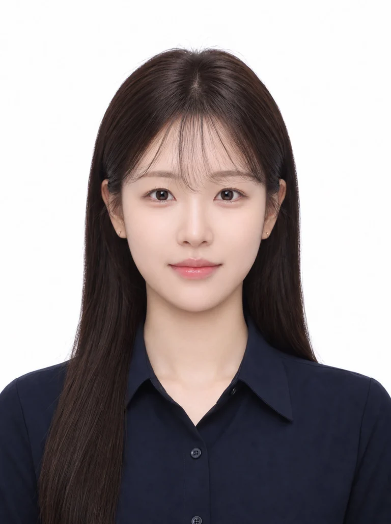 증명사진 · 앞머리 있는 긴 머리에 남색 셔츠를 입은 모습 · 이층사진관